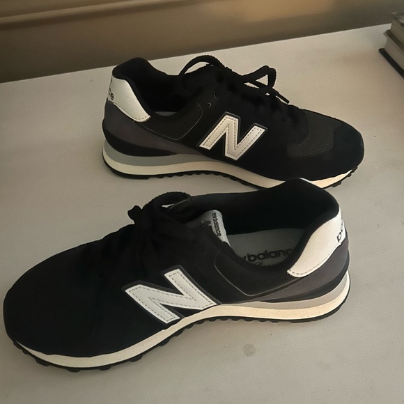 New Balance black and white U574V2 men’s size 6. - Picture 4 of 4